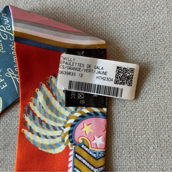 NWT🧡Hermes🧡Epaulettes de Gala Silk Twilly - Picture 4 of 9